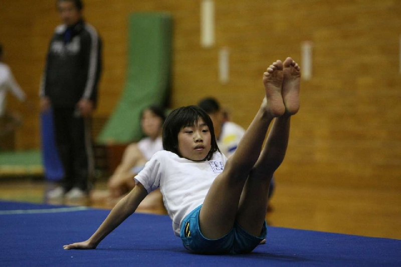 女子小学生 機械体操 